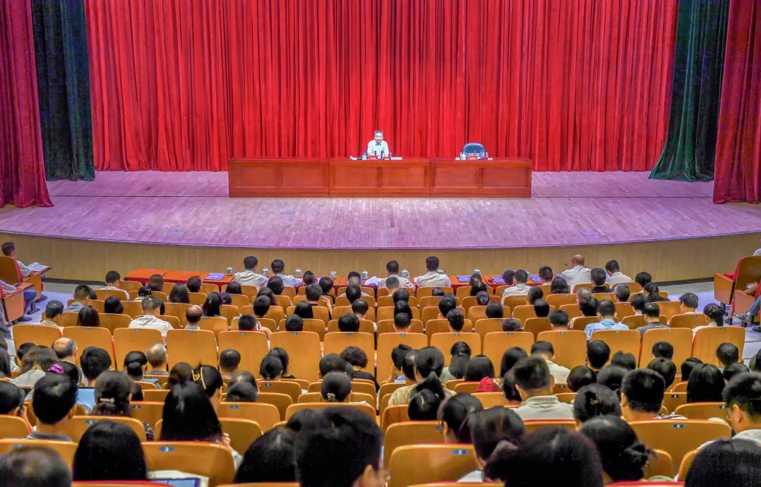 王成國在杭州醫(yī)學院宣講黨的二十屆三中全會精神及省委十五屆五次全會精神